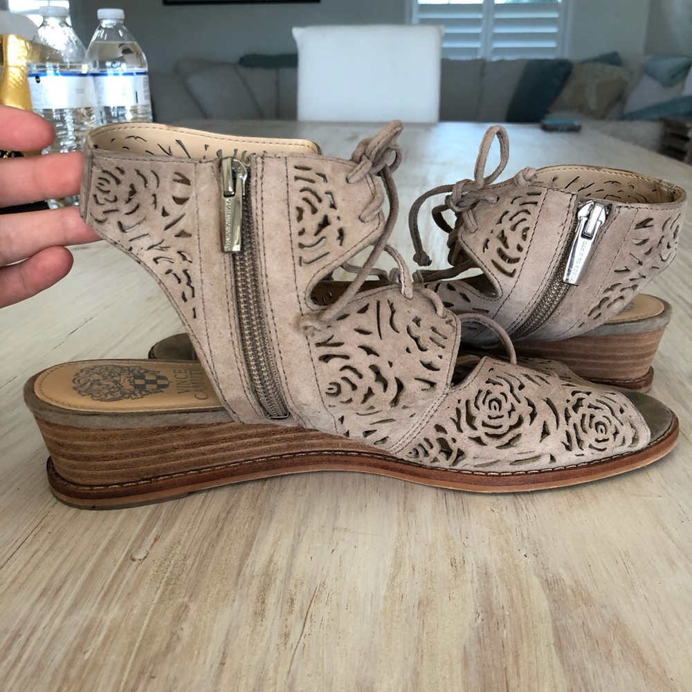 Vince Camuto Regey Nude Suede NWOT 8.5